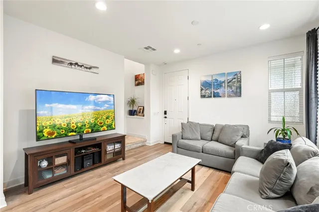 $689,000 | 1740 Heywood Street, Unit B, Simi Valley, CA 93065