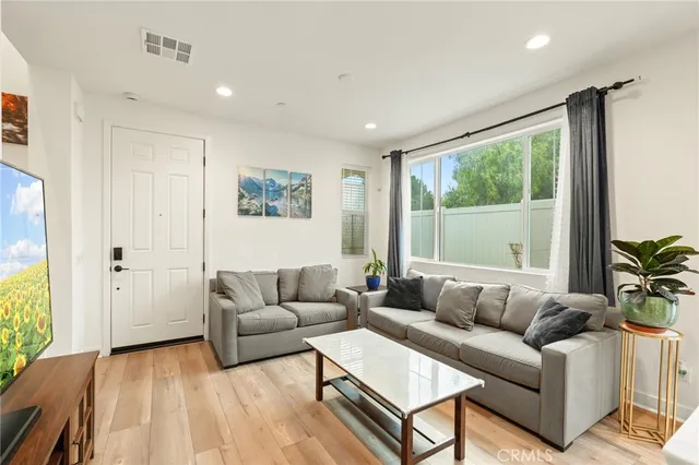 $689,000 | 1740 Heywood Street, Unit B, Simi Valley, CA 93065