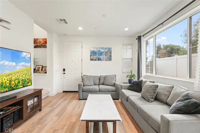 $689,000 | 1740 Heywood Street, Unit B, Simi Valley, CA 93065