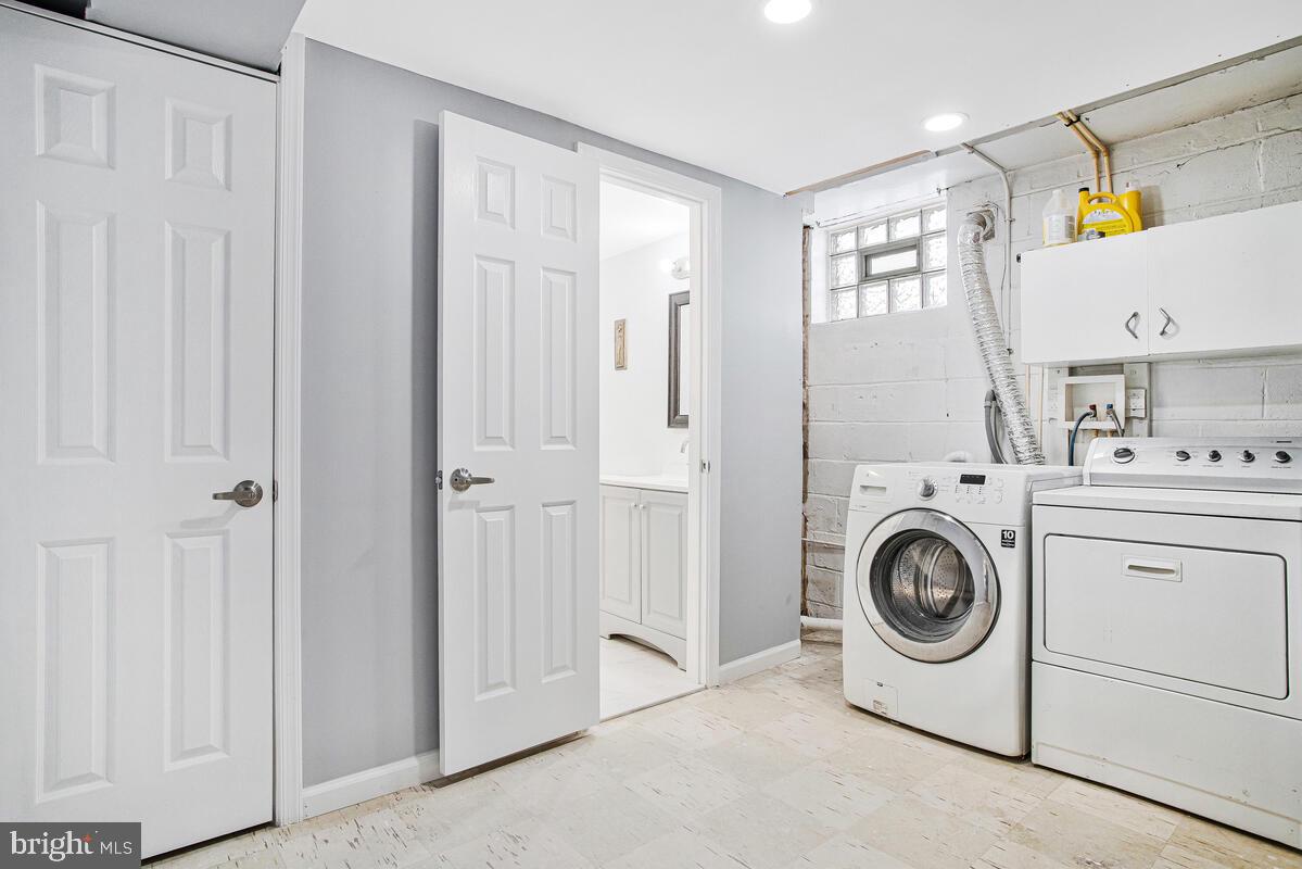 4004 Dudley Avenue Baltimore, MD 21213 - Photo 20 of 36 a utility room with dryer and washer