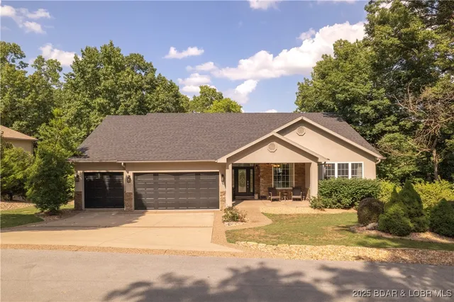 $599,000 | 88 Beacon Hill Drive, Lake Ozark, MO 65049