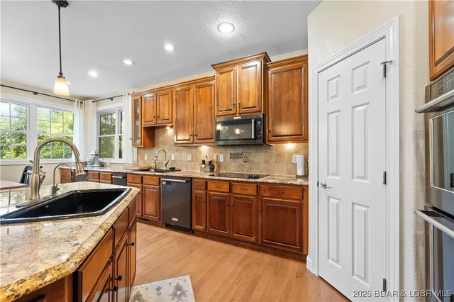 $599,000 | 88 Beacon Hill Drive, Lake Ozark, MO 65049