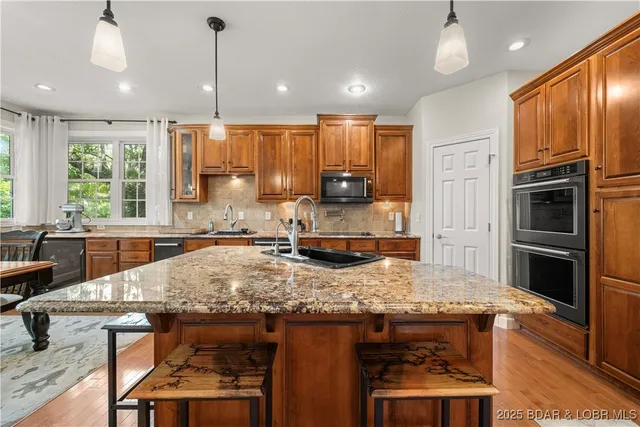 $599,000 | 88 Beacon Hill Drive, Lake Ozark, MO 65049