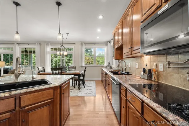 $599,000 | 88 Beacon Hill Drive, Lake Ozark, MO 65049