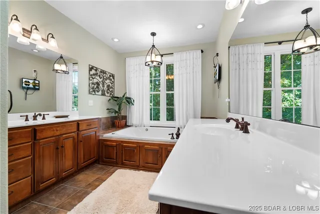 $599,000 | 88 Beacon Hill Drive, Lake Ozark, MO 65049