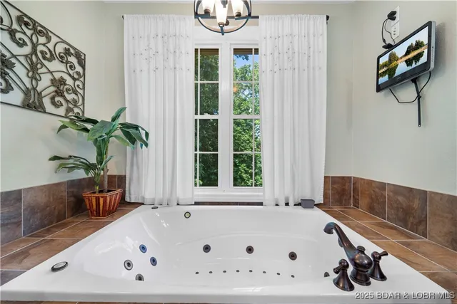 $599,000 | 88 Beacon Hill Drive, Lake Ozark, MO 65049