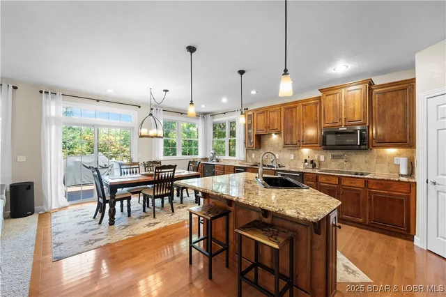 $599,000 | 88 Beacon Hill Drive, Lake Ozark, MO 65049