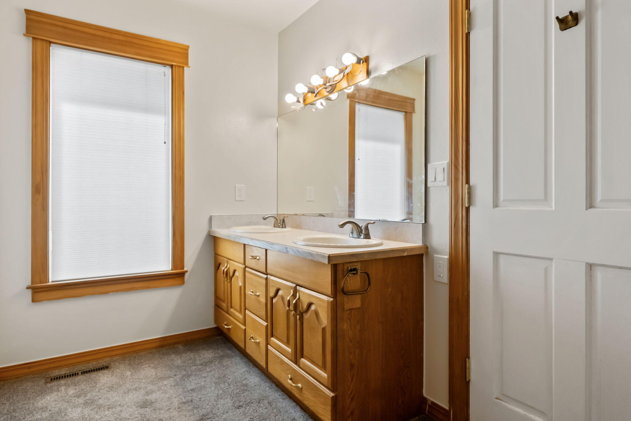 55563 Huntington Road Bend, OR 97707 - Photo 31 of 42 43-web-or-mls-DSC01284-HDR copy