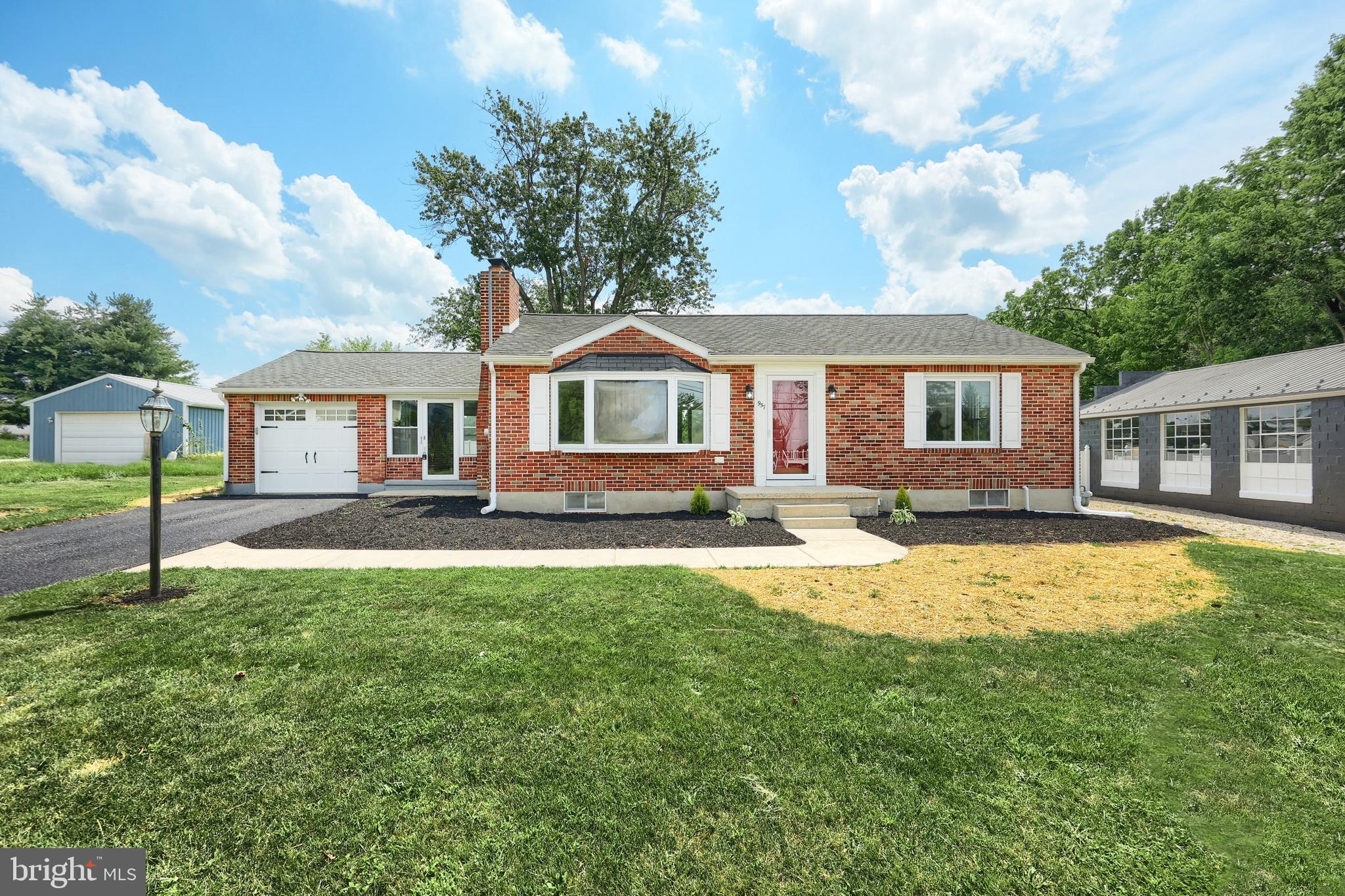 957 Greenbriar Road York, PA 17404 - Photo 3 of 61 Gallery Image 3