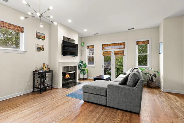 $459,000 | 1801 North Kedzie Avenue, Unit 201, Chicago, IL 60647