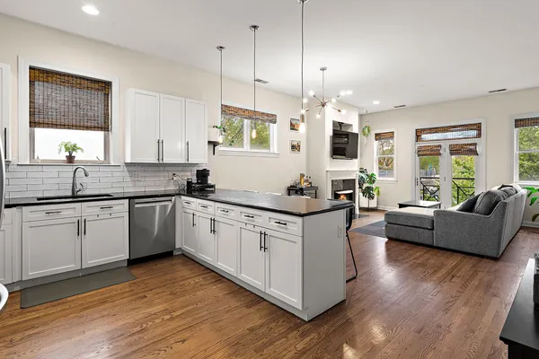 $459,000 | 1801 North Kedzie Avenue, Unit 201, Chicago, IL 60647