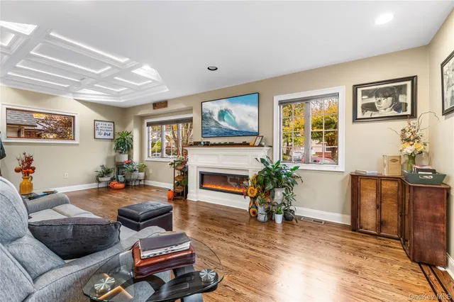 $975,000 | 1041 North 4th Street, New Hyde Park, NY 11040