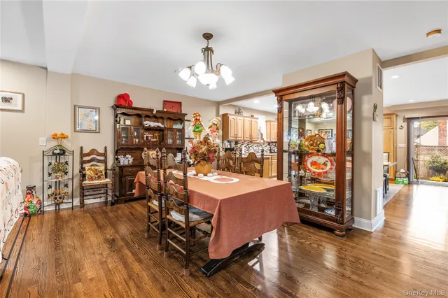 $975,000 | 1041 North 4th Street, New Hyde Park, NY 11040