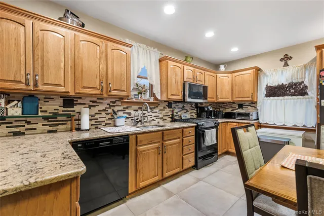 $975,000 | 1041 North 4th Street, New Hyde Park, NY 11040