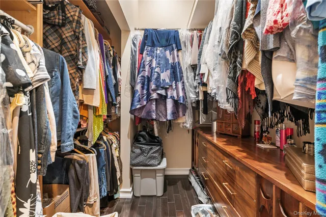 $975,000 | 1041 North 4th Street, New Hyde Park, NY 11040