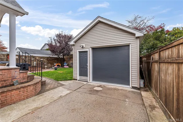 $975,000 | 1041 North 4th Street, New Hyde Park, NY 11040