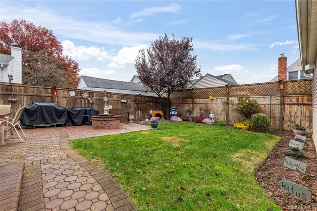 $975,000 | 1041 North 4th Street, New Hyde Park, NY 11040