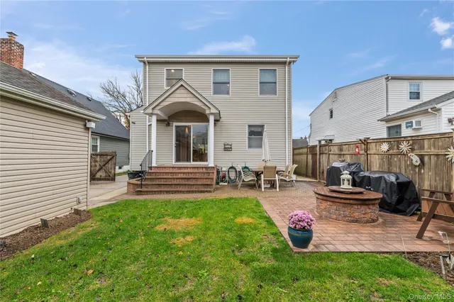 $975,000 | 1041 North 4th Street, New Hyde Park, NY 11040