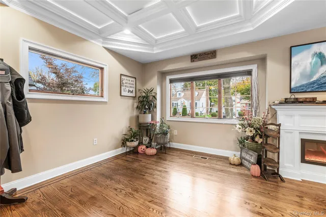 $975,000 | 1041 North 4th Street, New Hyde Park, NY 11040