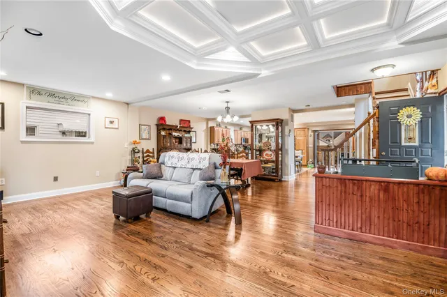 $975,000 | 1041 North 4th Street, New Hyde Park, NY 11040