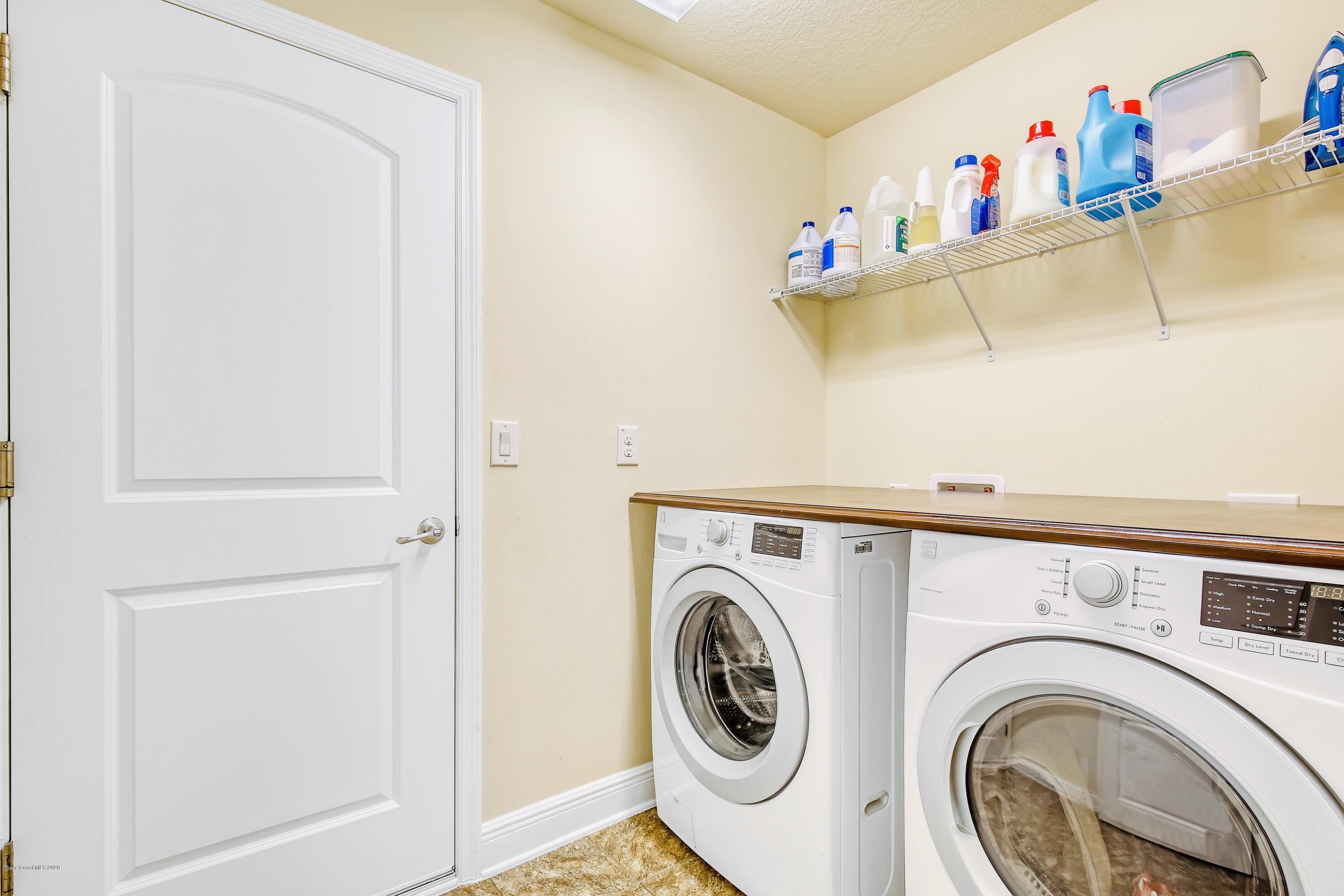 919 Thompson Road Southwest Palm Bay, FL 32908 - Photo 23 of 38 a utility room with dryer and washer