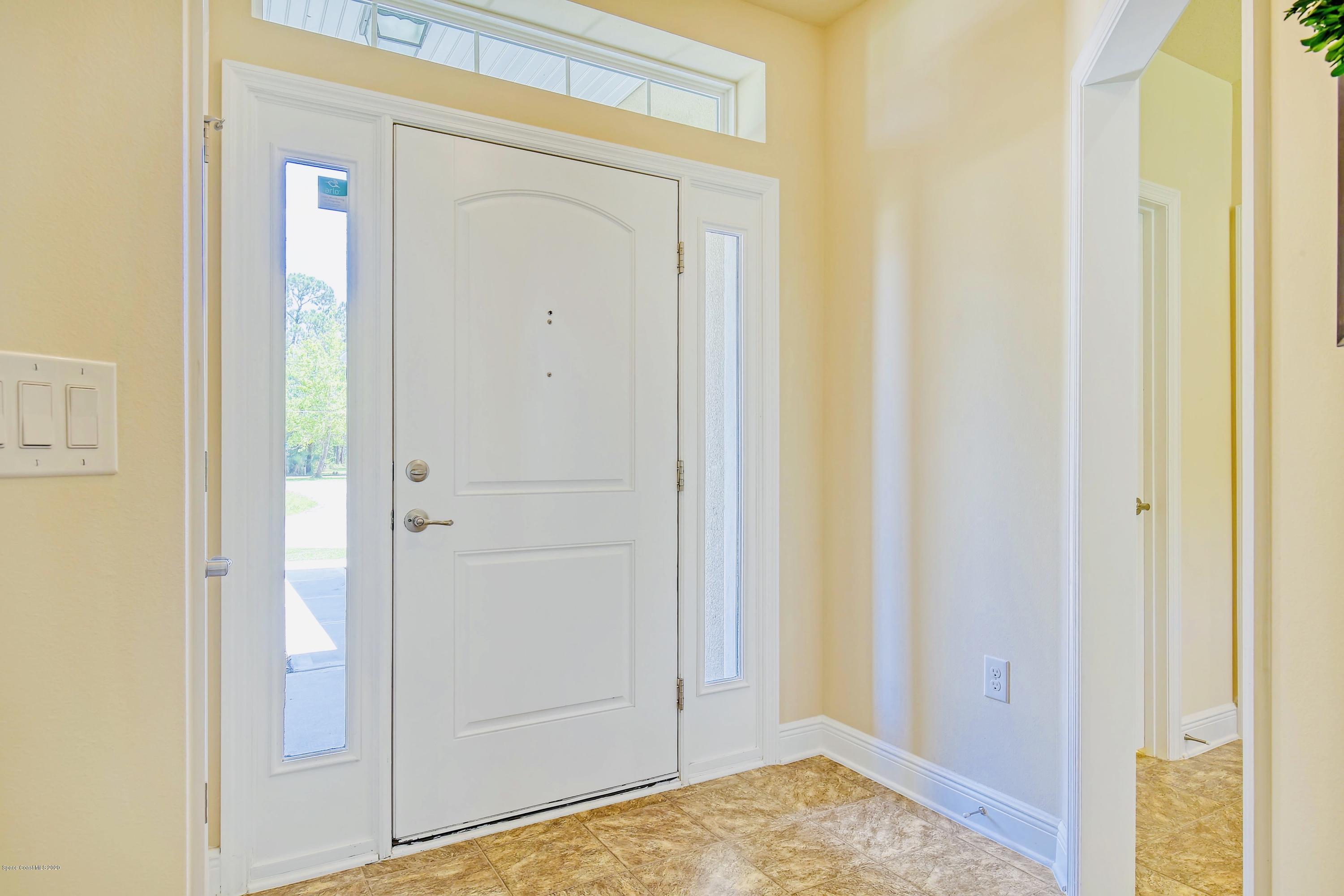 919 Thompson Road Southwest Palm Bay, FL 32908 - Photo 5 of 38