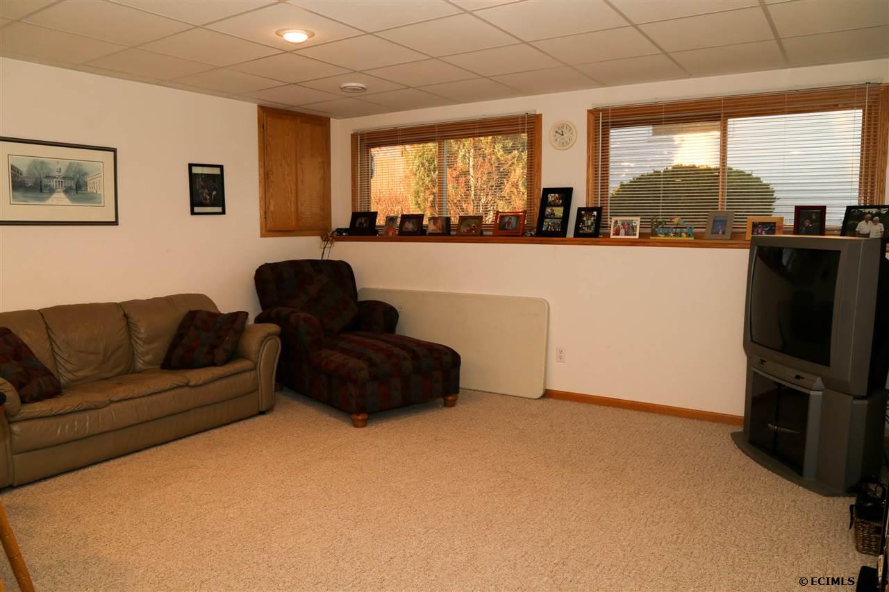 2301 Antler Ridge Drive Dubuque, IA 52002 - Photo 17 of 25 Gallery Image 17
