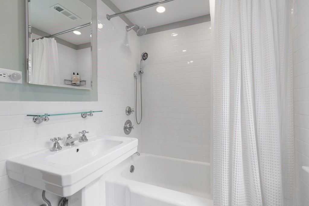 88 Lindbergh Avenue Needham, MA 02494 - Photo 17 of 26 a bathroom with a bathtub a sink and a mirror