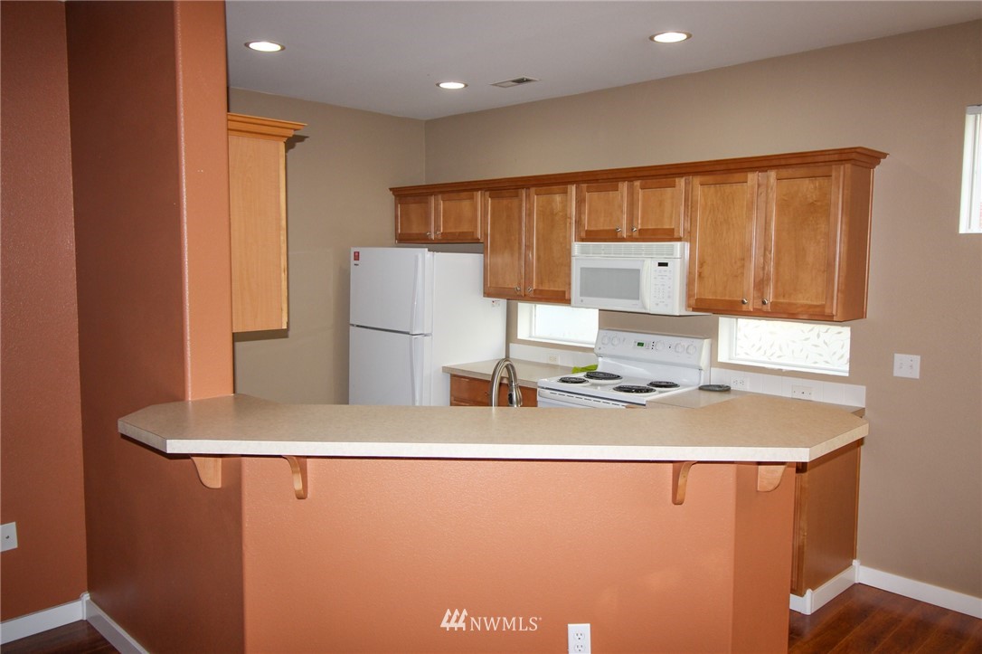 3003 Southeast 11th Place, Unit 1084 Renton, WA 98058 - Photo 6 of 25 Gallery Image 6