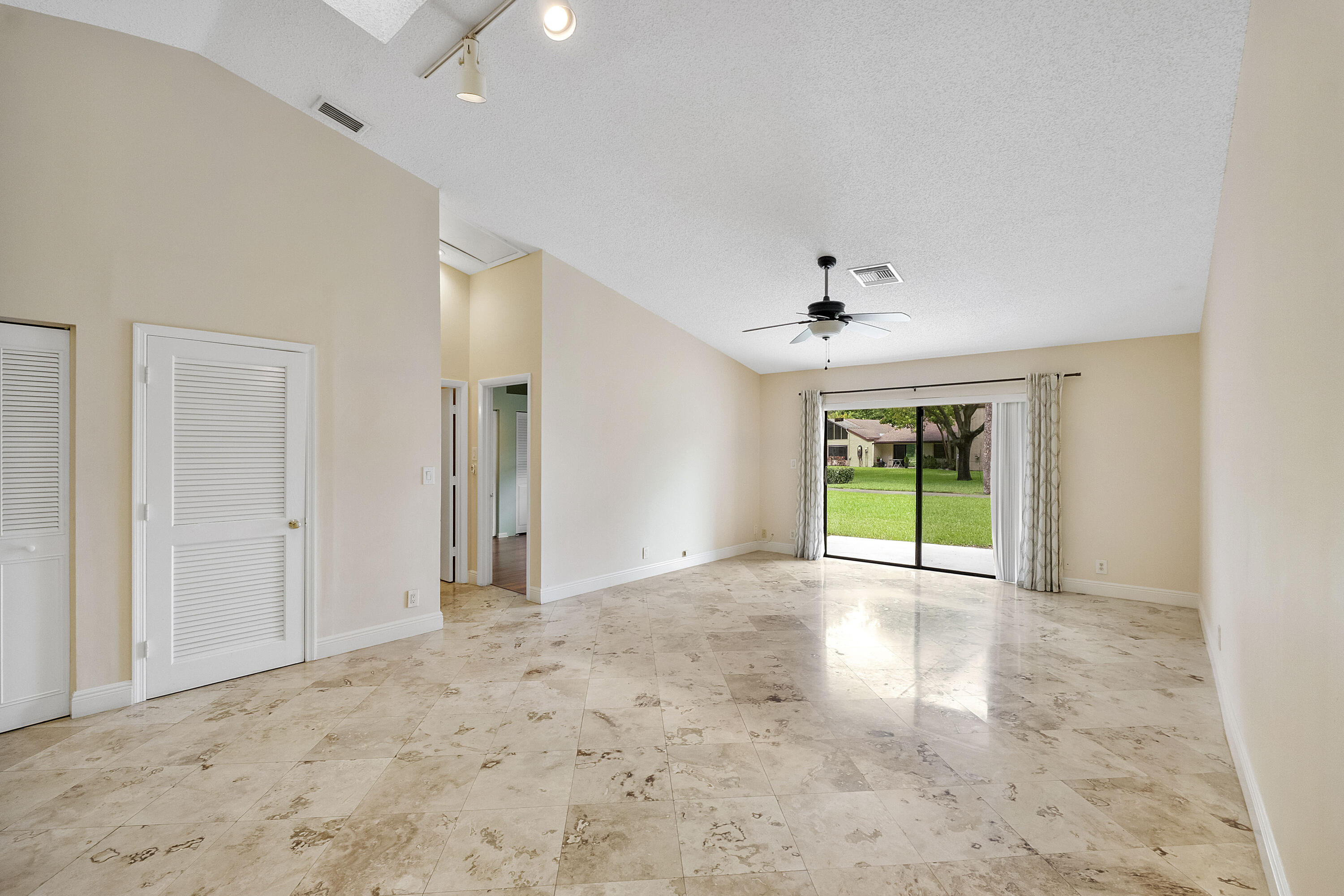 22686 Vistawood Way Boca Raton, FL 33428 - Photo 4 of 52 22686 Vistawood Way_013