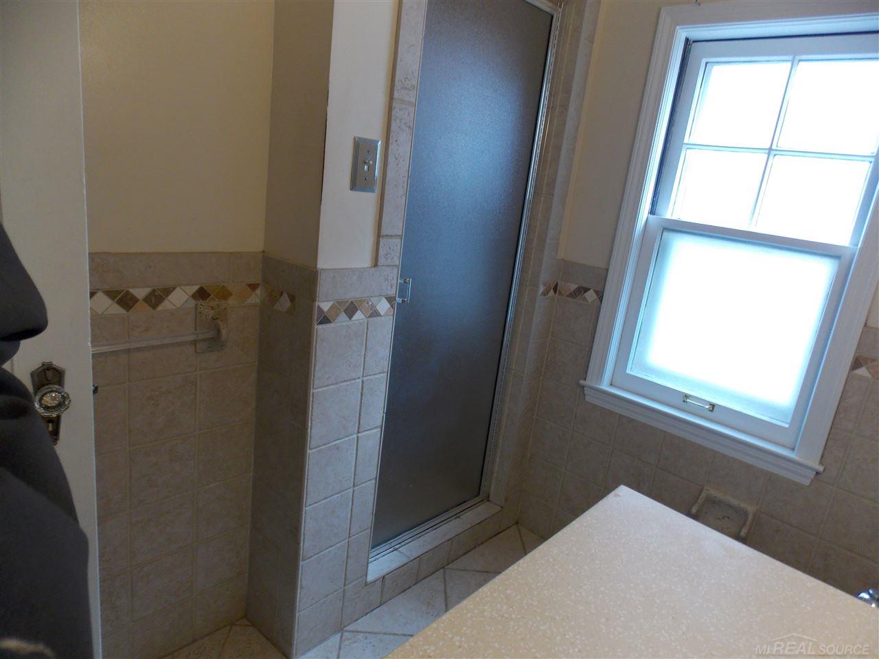 330 Merriweather Road Grosse Pointe, MI 48236 - Photo 10 of 21 31316882-9.JPG