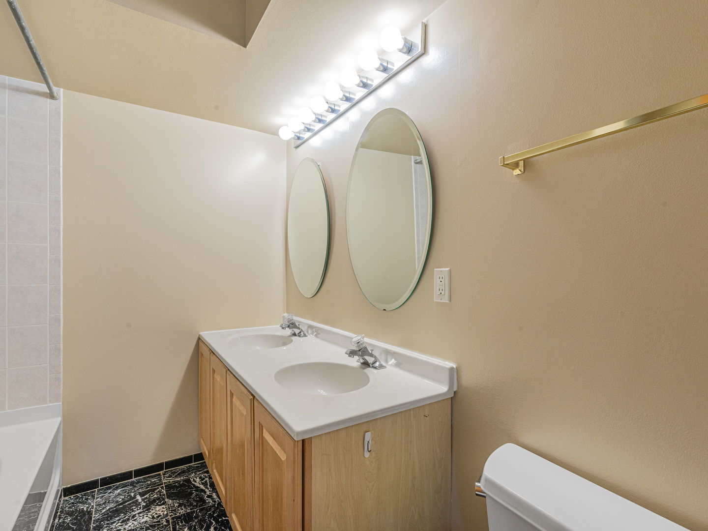 9907 West 58th Street, Unit 5 Countryside, IL 60525 - Photo 12 of 23
