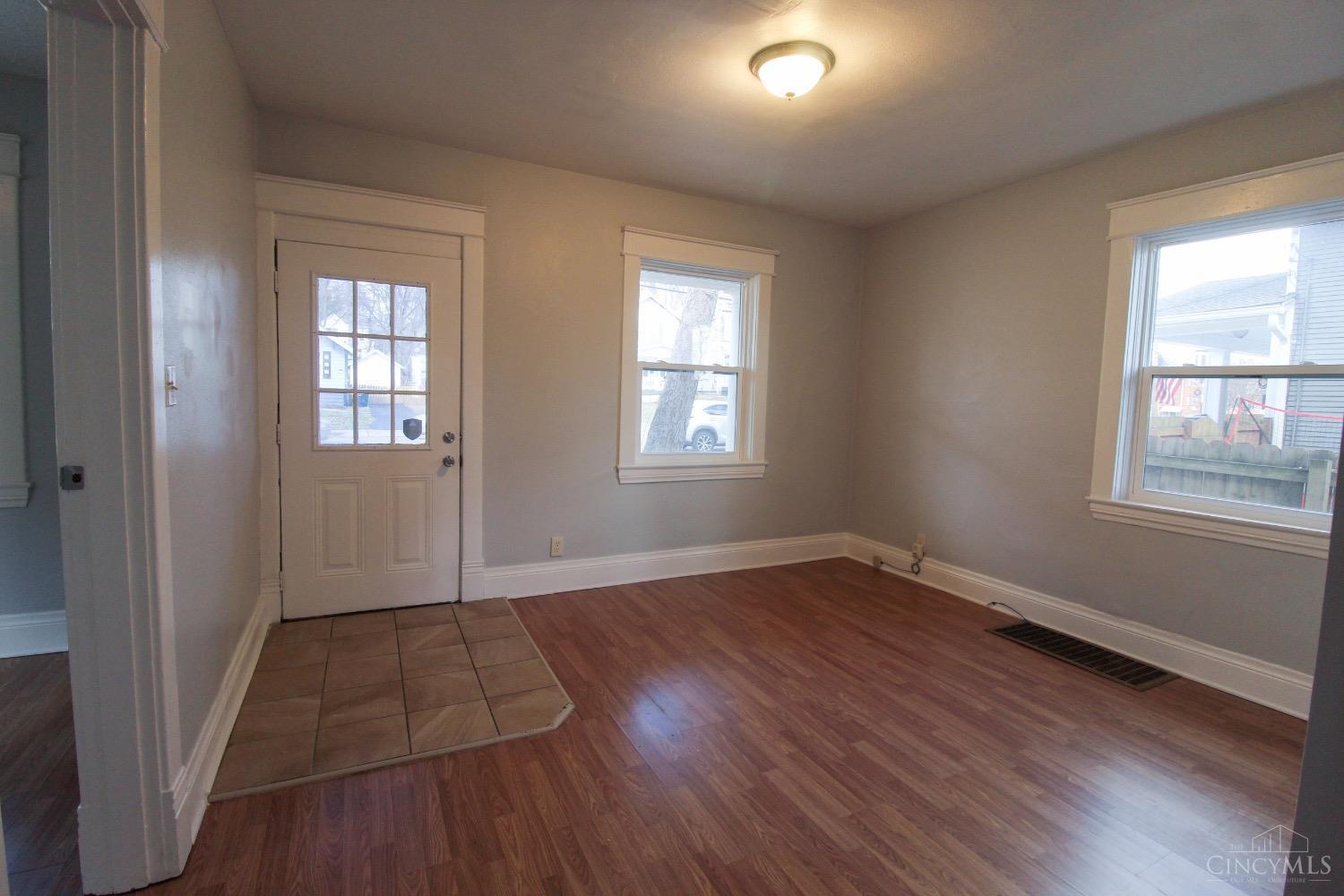 3135 Mapleleaf Avenue Cincinnati, OH 45213 - Photo 4 of 31
