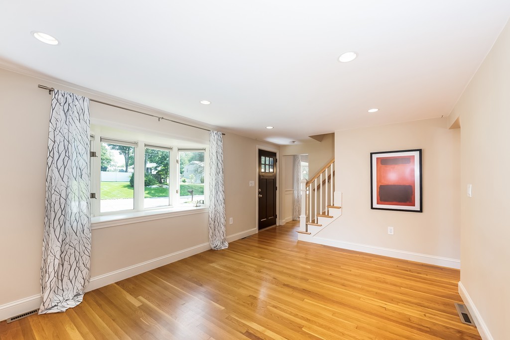 33 William Road Billerica, MA 01821 - Photo 3 of 30 Gallery Image 3