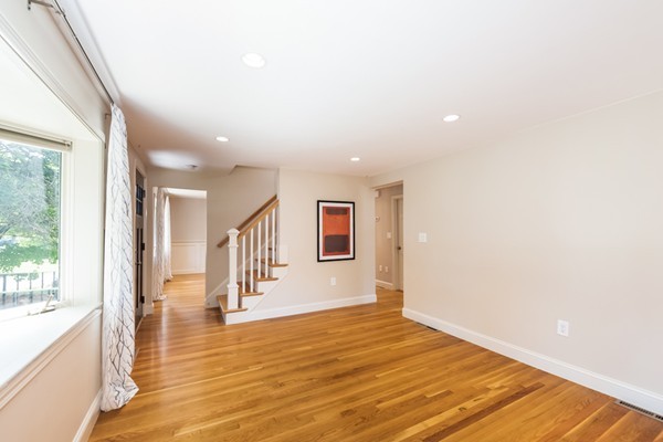 33 William Road Billerica, MA 01821 - Photo 4 of 30 Gallery Image 4