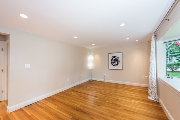 33 William Road Billerica, MA 01821 - Photo 5 of 30 Gallery Image 5