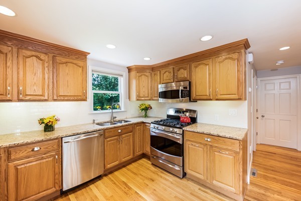 33 William Road Billerica, MA 01821 - Photo 8 of 30 Gallery Image 8
