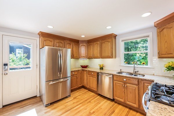 33 William Road Billerica, MA 01821 - Photo 9 of 30 Gallery Image 9