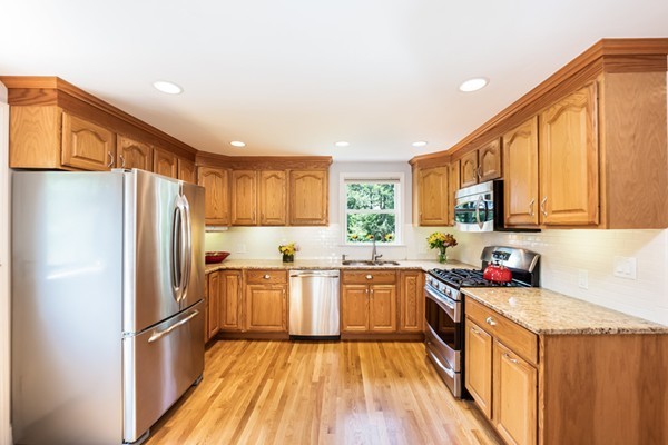 33 William Road Billerica, MA 01821 - Photo 10 of 30 Gallery Image 10