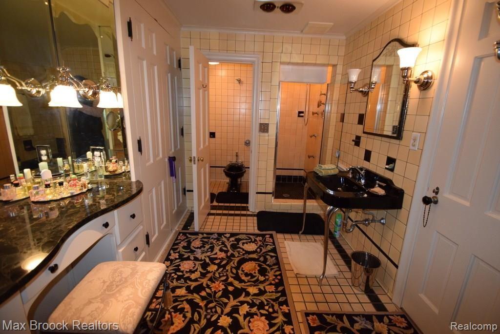2195 West Maple Road Birmingham, MI 48009 - Photo 24 of 42 View 2 of Master Bath