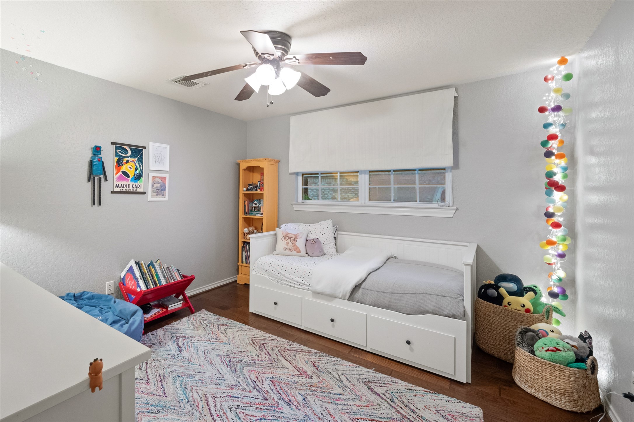 722 Shadow Brook Drive Spring, TX 77380 - Photo 23 of 27 a living room with furniture and flowers