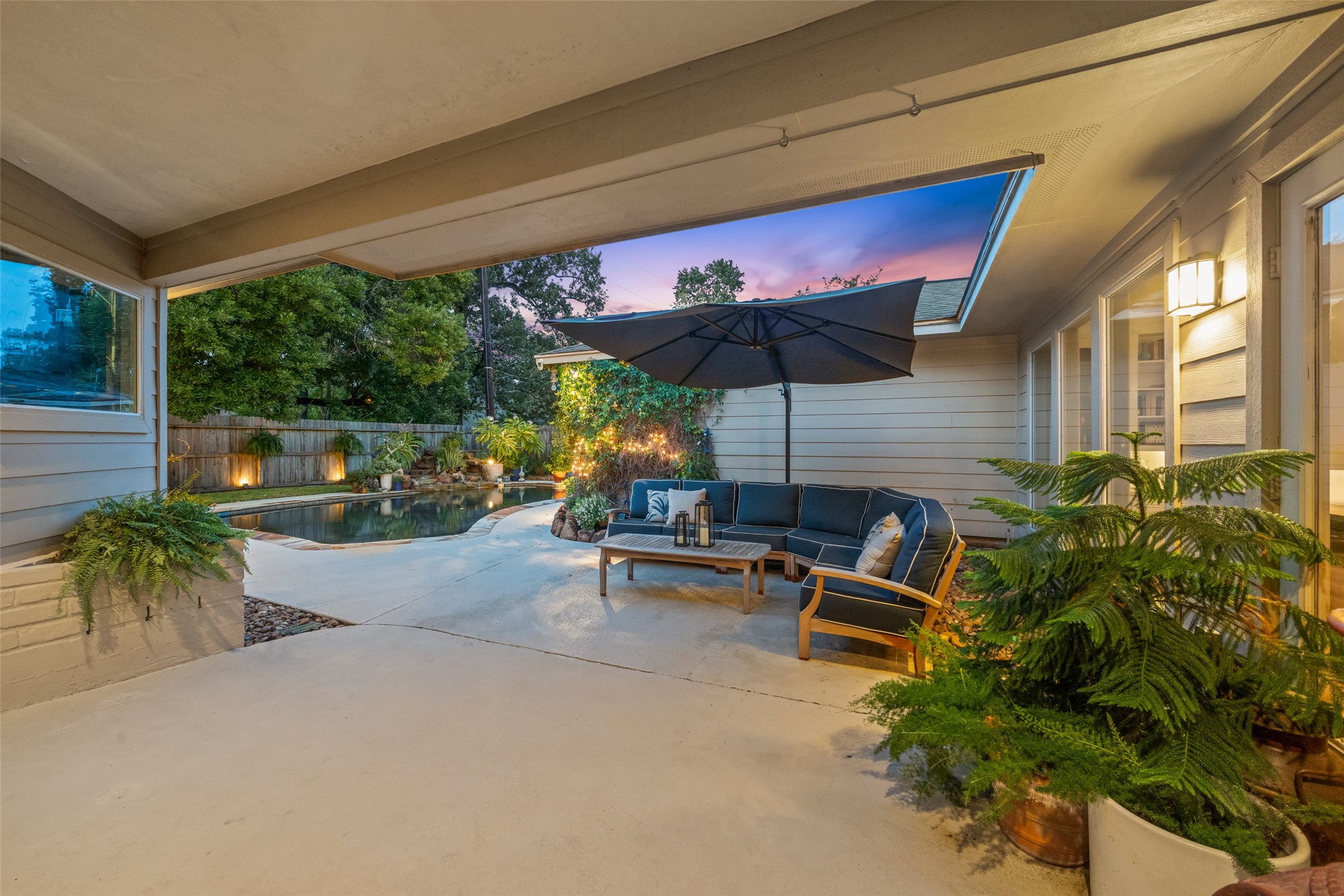722 Shadow Brook Drive Spring, TX 77380 - Photo 4 of 27 a view of a patio with a table and chairs under an umbrella