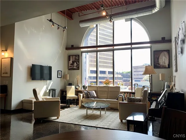 $3,695 | 520 Seneca Street, Unit 304, Utica, NY 13502