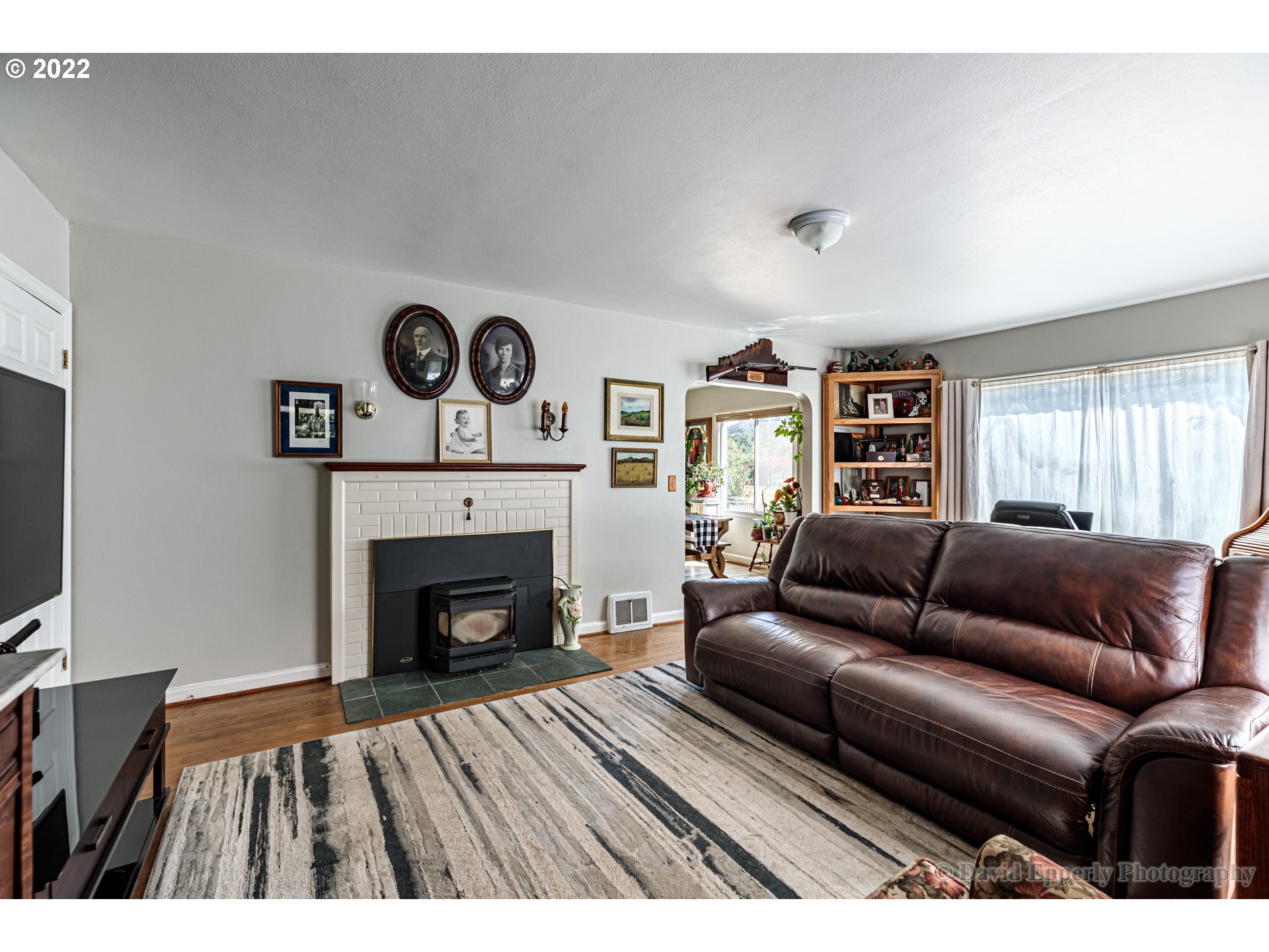 34041 Millard Road Warren, OR 97053 - Photo 4 of 30 Living Room