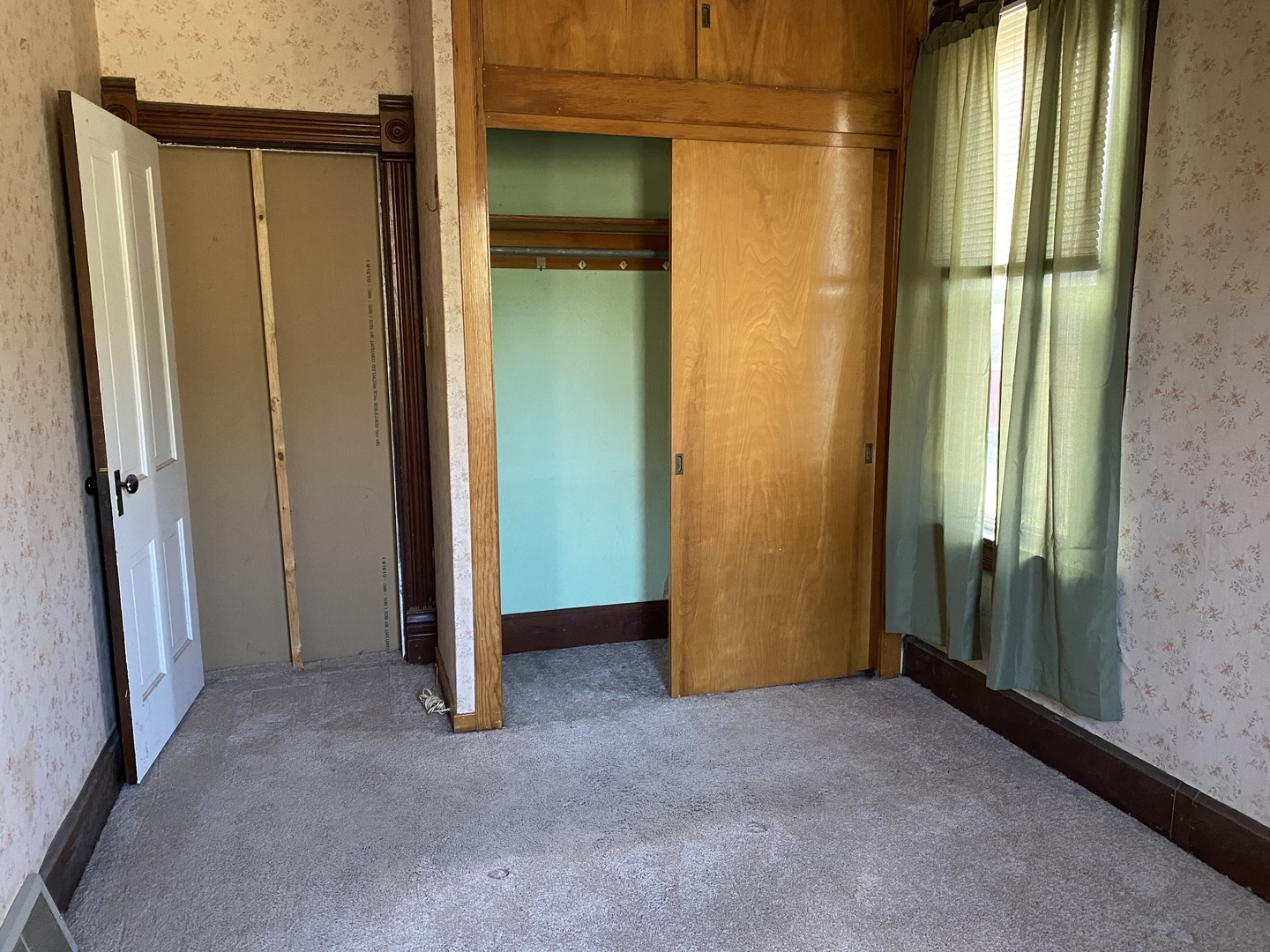 1663 East 7th Road Lostant, IL 61334 - Photo 12 of 16 an empty room with window and closet