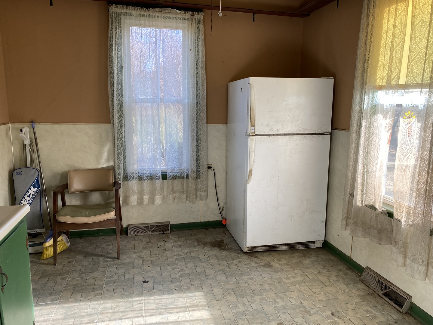 1663 East 7th Road Lostant, IL 61334 - Photo 4 of 16 a refrigerator freezer sitting in a kitchen