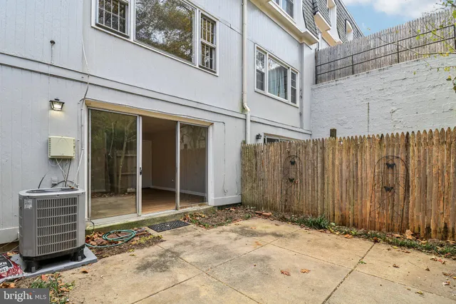 a view of backyard with brick wall