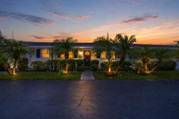 $175,000 | 2017 Southwest Golf Lane, Unit 113, Boynton Beach, FL 33426