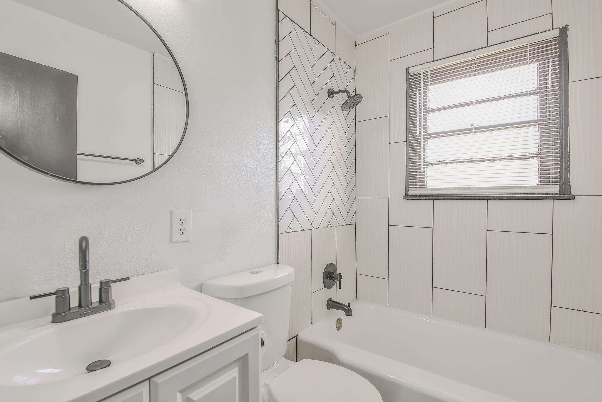 2014 60th Street Lubbock, TX 79412 - Photo 12 of 20 Haleydphotography-25