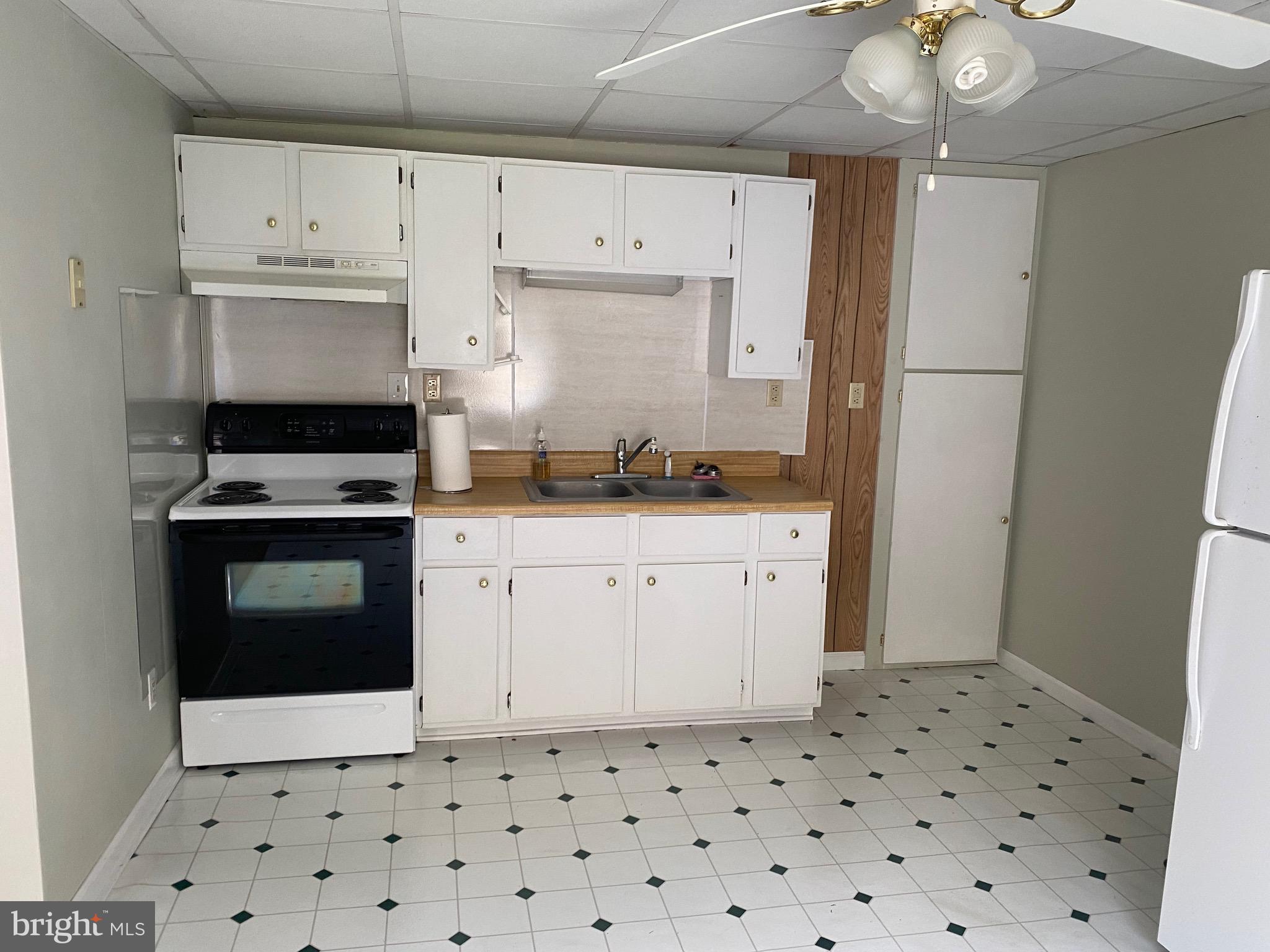 15807 Fairview Road Hagerstown, MD 21740 - Photo 38 of 42 Apartment kitchen